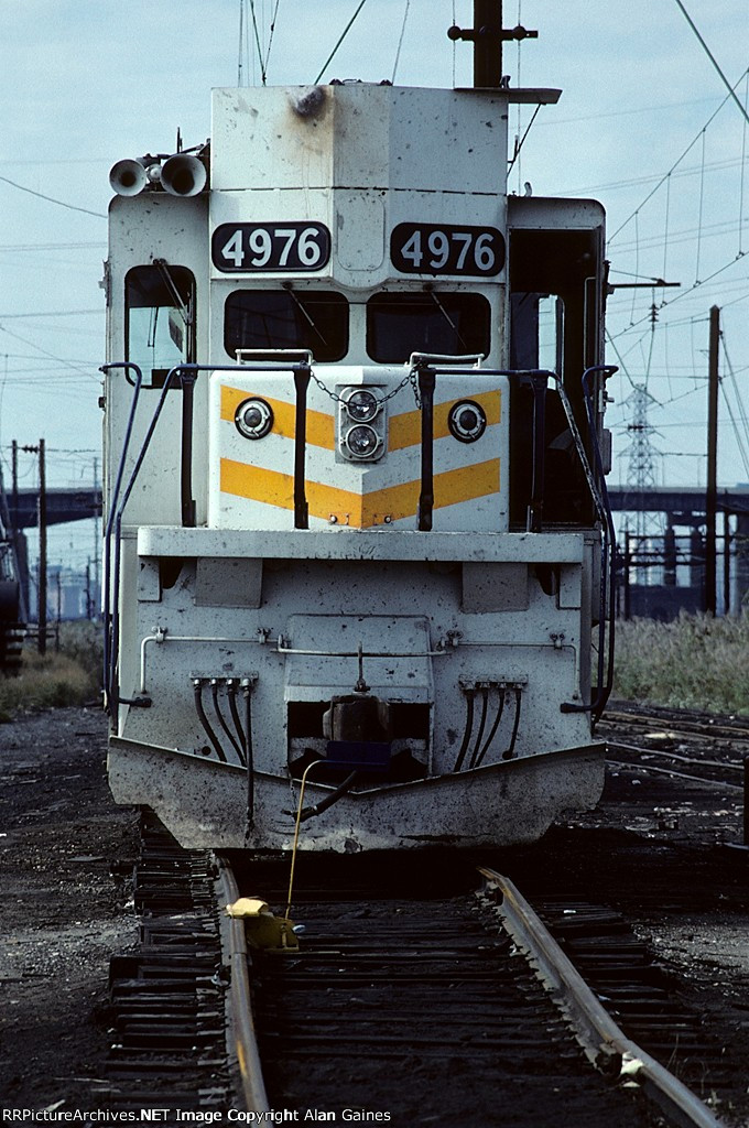 EMD 4976